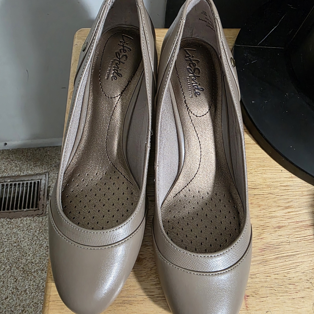 Life Stride Women's Beige Heels